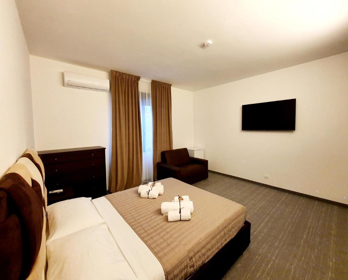 Camere Fiera Verona - Casanostra Bagian luar foto