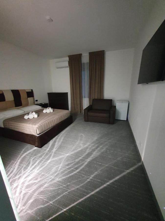 Camere Fiera Verona - Casanostra Bagian luar foto